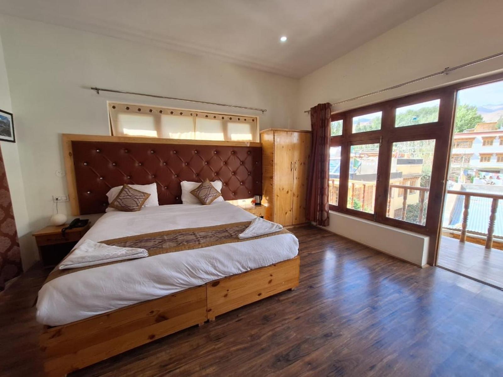 Fox Guest House Ladakh By Lexstays Leh Esterno foto